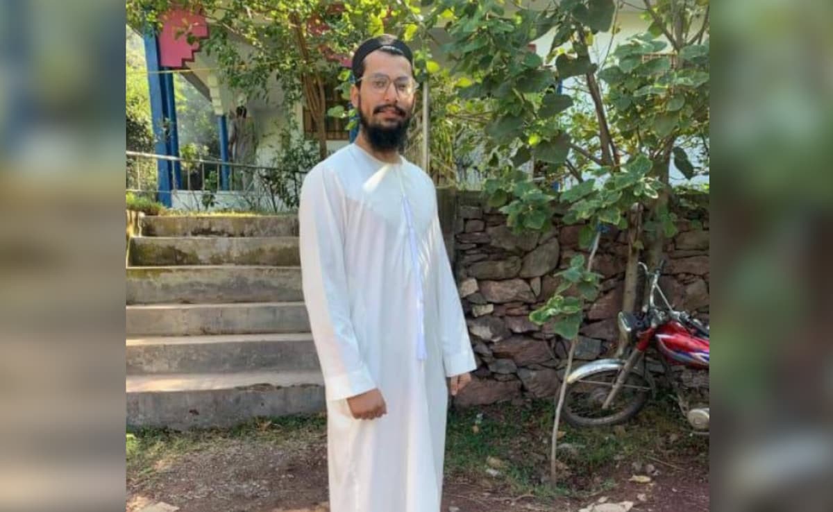 ISI की चाल नाकाम: हमजा बुरहान की मौत छुपाने की साजिश बेनकाब, जनाजे का वीडियो सामने — WellsTrack
