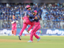 MI vs RR: बल्ले के बाद गेंद से भी चमके जोफ्रा आर्चर, राजस्थान ने मुंबई को हराकर कटाया प्लेऑफ का टिकट