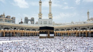 Eid-ul-Adha 2026 Wishes: पहला मैसेज भेजते ही आएगा रिप्लाई, दोस्तों के लिए ऐसे खास संदेश