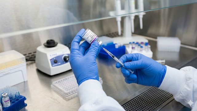 Russia's announcement of a vaccine against a new Ebola strain comes at a critical time