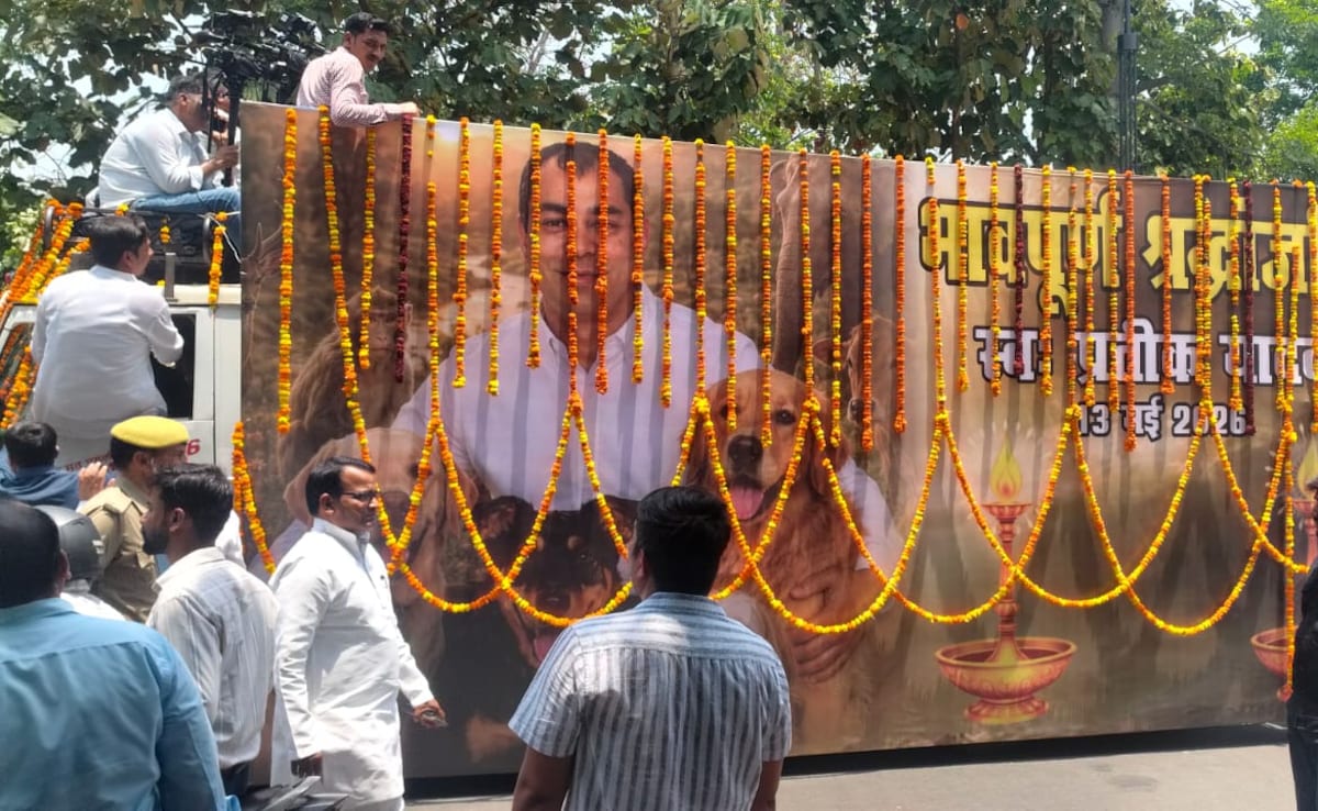 Prateek Yadav Last Rites Updates:  कुछ ही देर में भैंसाकुंड श्मशान घाट पहुंचेगा प्रतीक यादव का पार्थिव शरीर, समर्थकों की भारी भीड़