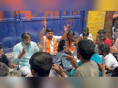 स्कूल के बाहर बजरंग दल ने पढ़ी हनुमान चालीसा, गेट पर लिखा ‘जय श्री राम’, प्रिंसिपल पर लगे गंभीर आरोप