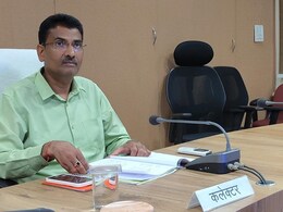 कलेक्टर के चैंबर में दीवारों के भी कान! IAS ने मोबाइल पर न्यूज चलाकर जासूस स्टाफ को यूं क&zwj;िया बेनकाब