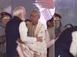 कोर्टात गायलं गाणं अन् न्यायाधीशांनीच काढलं तिकीट!PM मोदी ज्यांच्या पाया पडले ते 97 वर्षांचे माखनलाल सरकार कोण?