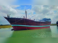 ओमान के समुद्र में सलाया पोर्ट का जहाज डूबा, 14 नाविकों को सुरक्षित बचाया गया