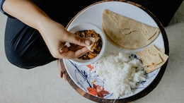 Why Eating With Your Hands Changes How Your Body Digests Glucose