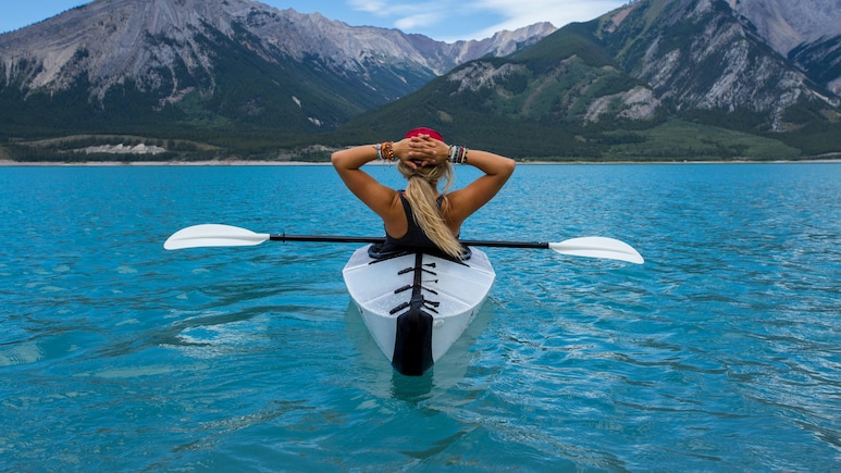 How To Travel Solo Without Feeling Lonely