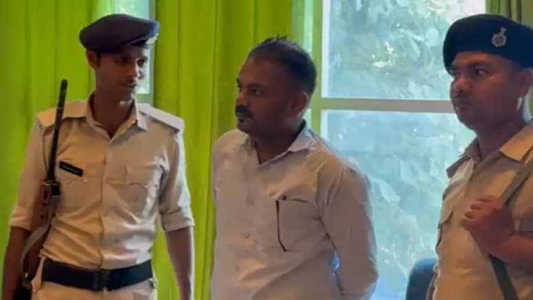 Bihar: सिविल सर्जन ऑफिस में भ्रष्ट क्लर्क की हुई गिरफ्तारी, 20000 रुपये लेते हुआ ट्रैप
