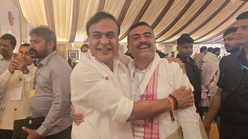 शपथग्रहण के बाद असम CM हिमंता ने बंगाल सीएम शुभेंदु के साथ शेयर की ऐसी फोटो, बढ़ी विरोधियों की धड़कनें!