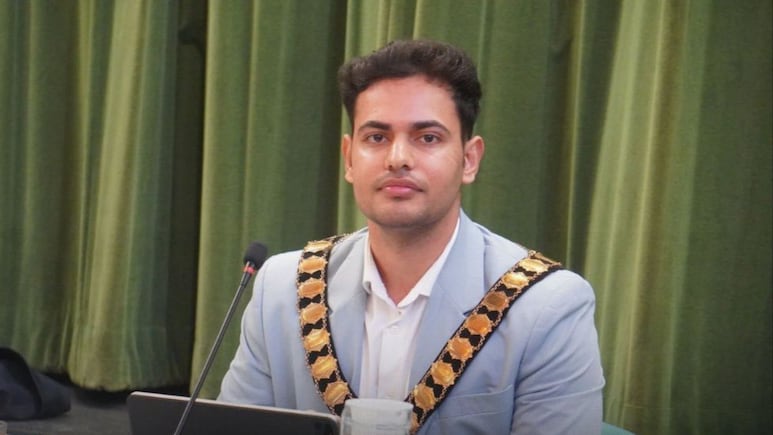 UK के सबसे यंग मेयर तुषार कुमार कितने पढ़े-लिखे? 20 साल की उम्र में बने काउंसलर, अब रच दिया इतिहास