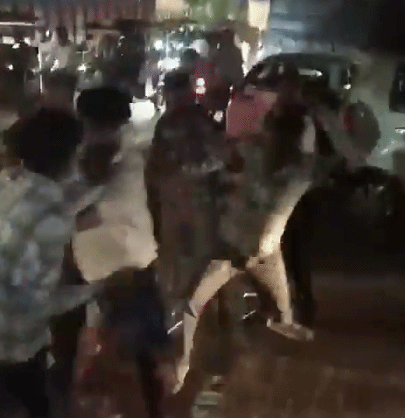 कानपुर: रोड रेज में पिता-बेटे की चाकू गोदकर हत्या, रूह कंपा देगा 38 सेकंड का ये वीडियो