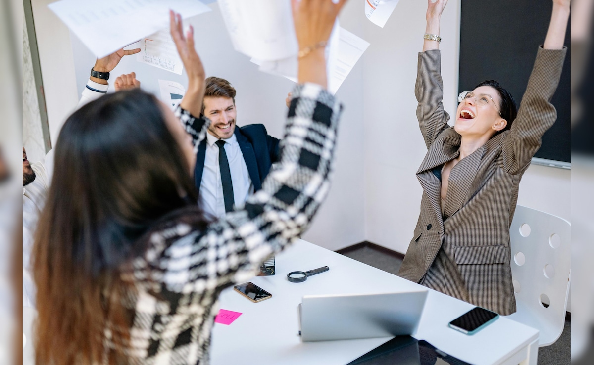 AI vs Soft Skills: सिर्फ कोडिंग-डेटा से नहीं मिलेगा प्रमोशन, करियर में चमकना है तो बदलें अपनी ये 4 आदतें