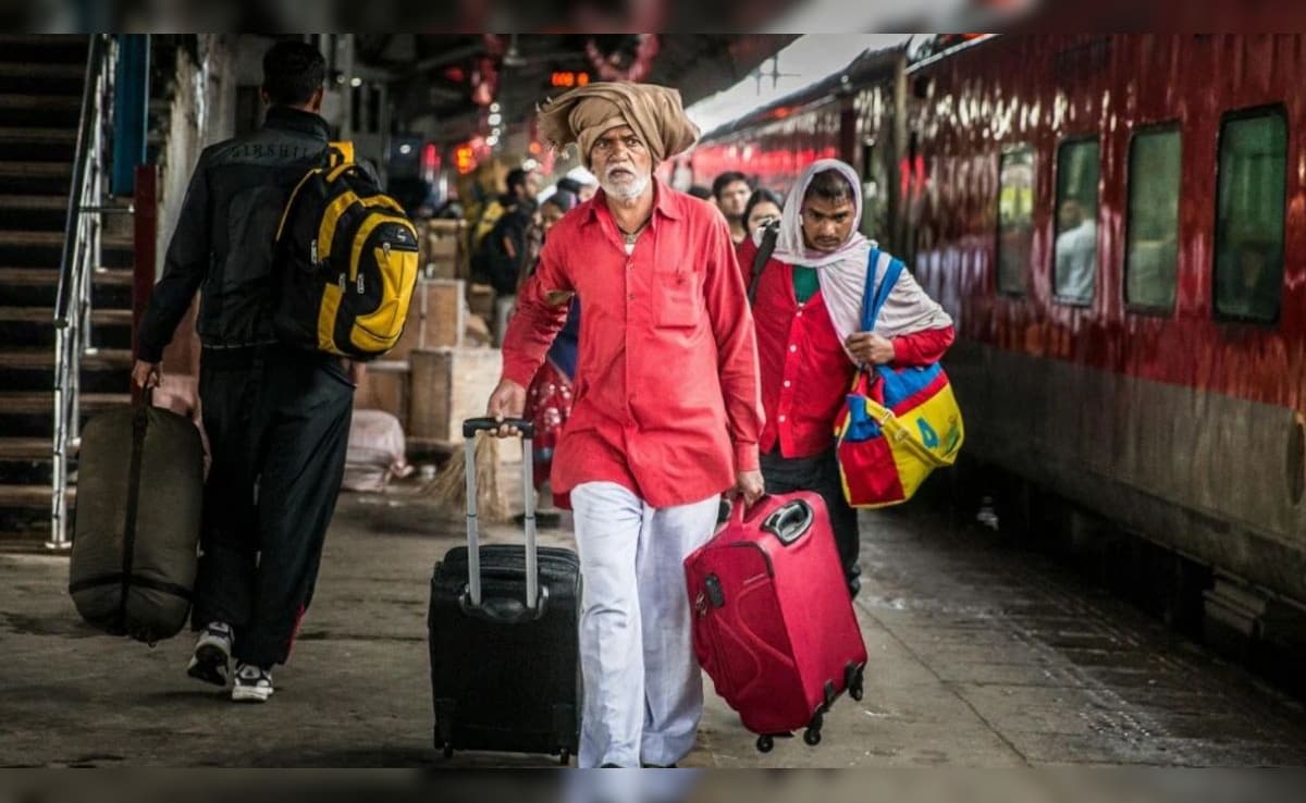 Indian Railways Luggage Policy: ट्रेन में लिमिट से ज्यादा लगेज ले जाना जेब पर पड़ेगा भारी, जानिए किस कोच में ले जा सकते हैं कितना सामान