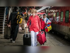 Indian Railways Luggage Policy: ट्रेन में लिमिट से ज्यादा लगेज ले जाना जेब पर पड़ेगा भारी, जानिए किस कोच में ले जा सकते हैं कितना सामान