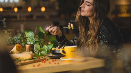 Why Eating Slowly And Loving What You Eat May Be Better Than Dieting