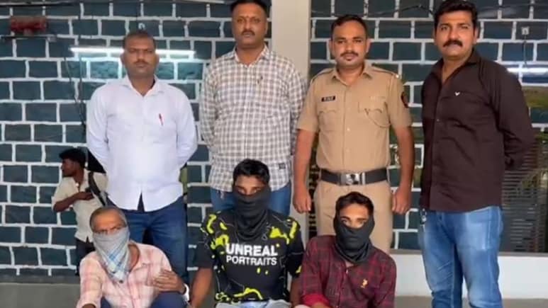 Kalyan News : कल्याण रेल्वे स्थानकात झोपलेल्या प्रवाशांचे मोबाईल कोण चोरायचे? 'ते' तीन चोरटे अखेर सापडले