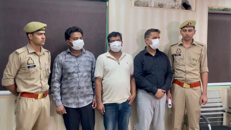 NOIDA Tourism Scam: नोएडा में टूर पैकेज के नाम पर फर्जी MOU और मंत्रालय की ID Card के जरिए की करोड़ों की ठगी, अब 3 आरोपी चढ़े हत्थे