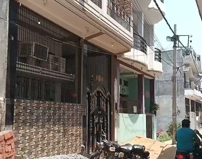 बलिया में राज सिंह का घर