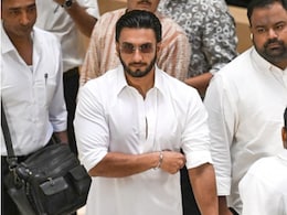 रणवीर सिंह पर लगे बैन से करीब 300 लोगों की रोजी-रोटी पर गिरी गाज! एक्टर के बैन पर फिल्म मेकर ने उठाए सवाल