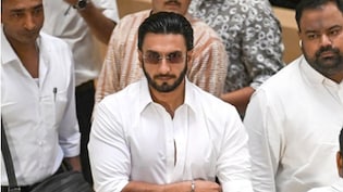 रणवीर सिंह पर लगे बैन से करीब 300 लोगों की रोजी-रोटी पर गिरी गाज! एक्टर के बैन पर फिल्म मेकर ने उठाए सवाल