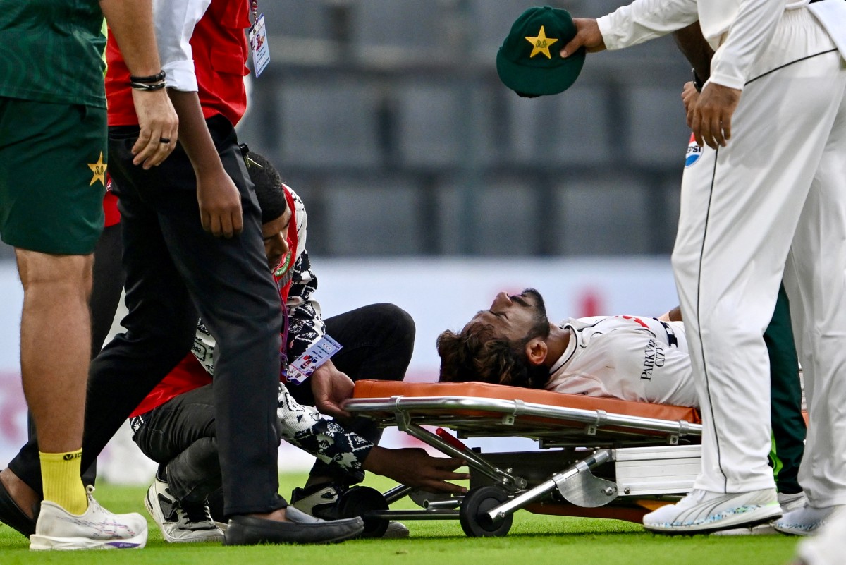 Hasan Ali Stretchered Off After Nasty Injury, Stumps Fans With Quick Return