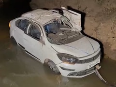 जालौन में भीषण सड़क हादसा, श्रद्धालुओं से भरी कार खड़े ट्रक से जा टकराई, 4 लोगों की मौत, 8 गम्भीर