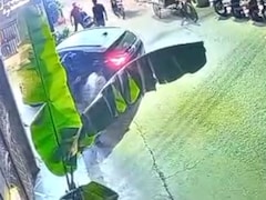 दिल्ली में वकीलों की दबंगई, ओवरटेक को लेकर स्कूटी सवार शिक्षक को जमकर पीटा; दांत भी टूटा