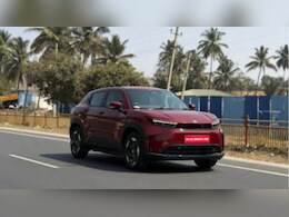 आ गई टॉयोटा अर्बन क्रूजर एबेला, एक बार की चार्जिंग में मिलेगी 543 किमी की दमदार रेंज, जानें कीमत और फीचर्स