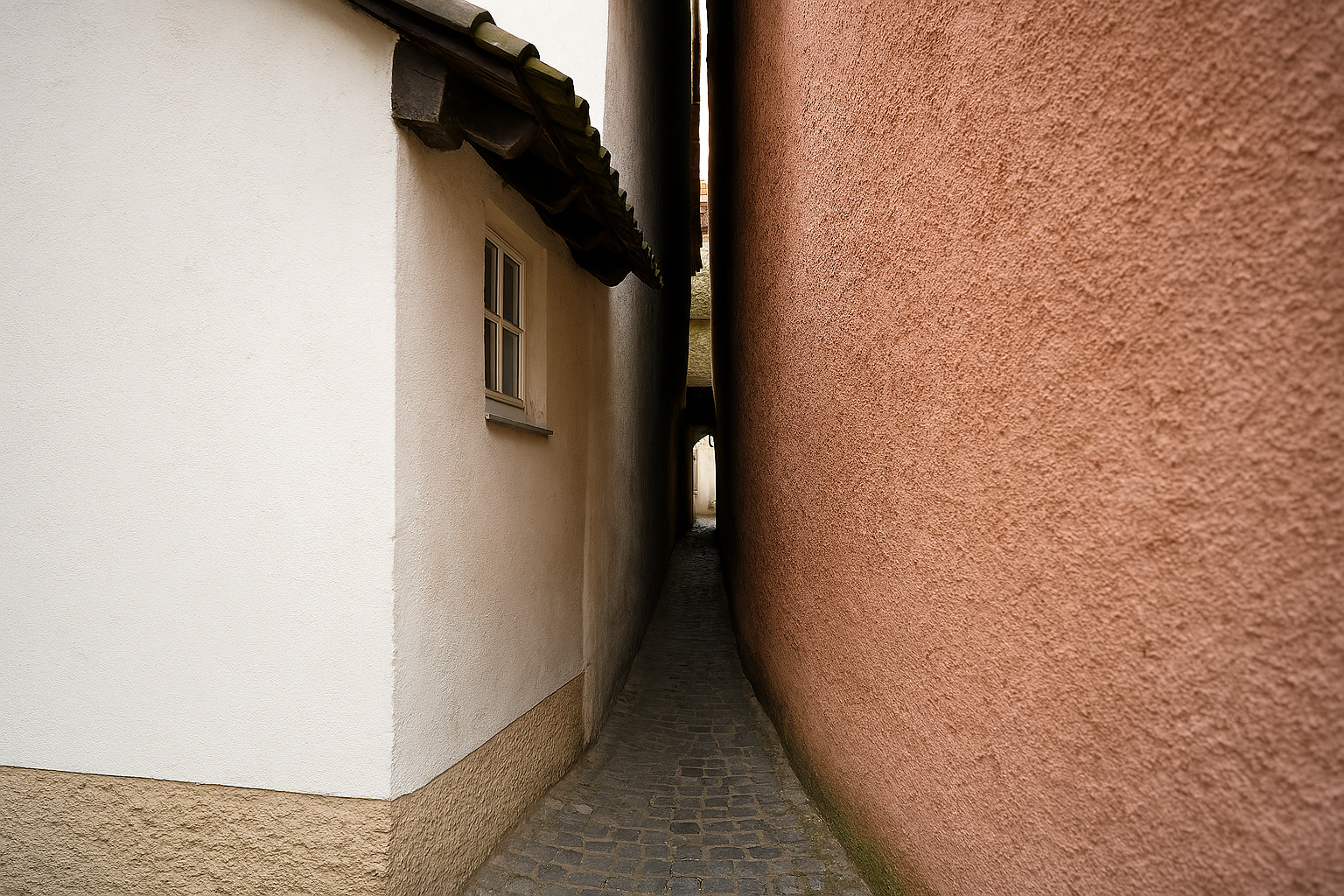 Which Is The Narrowest Street In The World?