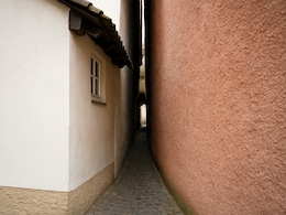 Which Is The Narrowest Street In The World?