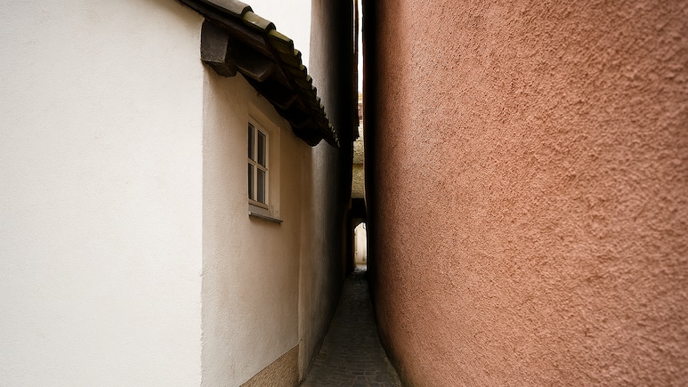 Which Is The Narrowest Street In The World?