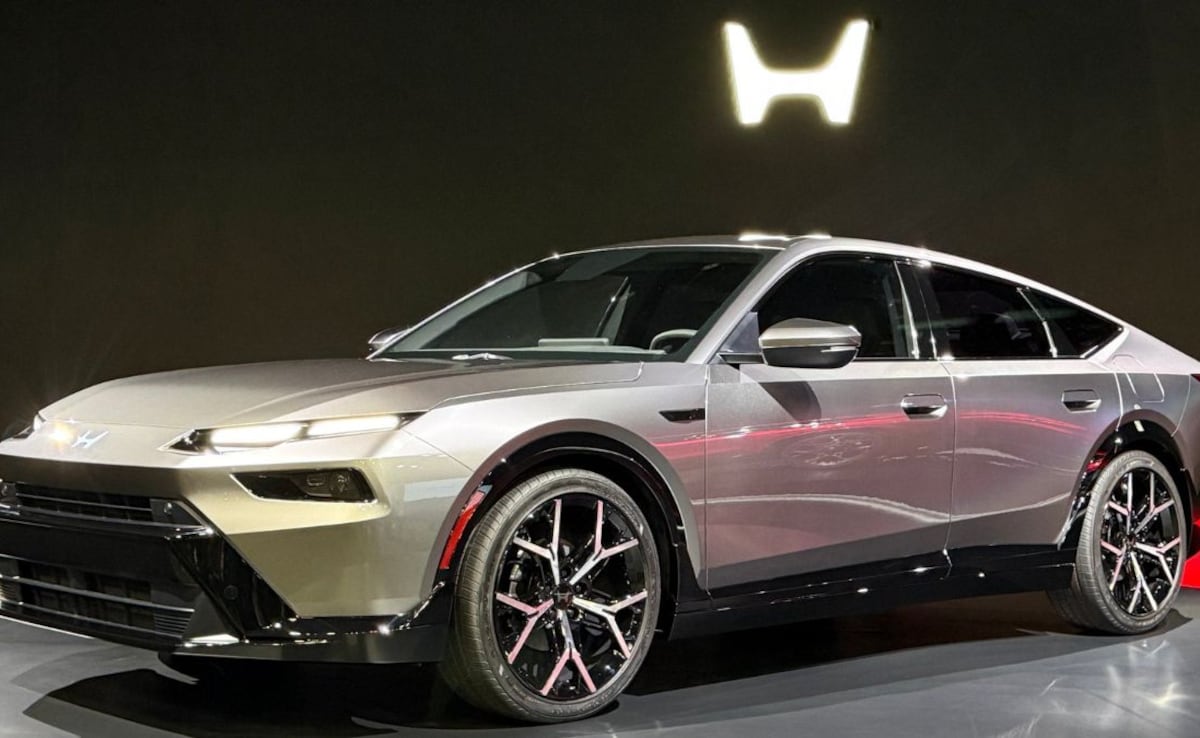 Honda की नई Hybrid Sedan Prototype का पहला लुक आया सामने: फीचर्स और डिज़ाइन ने उड़ाए होश!