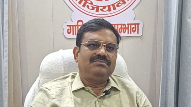 Ghaziabad में ट्रैफिक नियम तोड़ने वालों पर बड़ा एक्शन, 26 ड्राइविंग लाइसेंस सस्पेंड व 4 हमेशा के लिए निरस्त