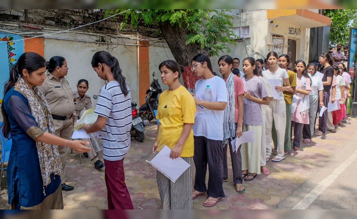 अगले साल से ऑनलाइन होगी NEET परीक्षा, शिक्षा मंत्री धर्मेंद्र प्रधान बोले-OMR से बेहतर है CBT