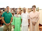 सतीशन से मुलाकात की तस्वीरों में सोनिया, राहुल, प्रियंका को किसने और क्यों लगाया लाल टीका? सतीशन से मुलाकात की तस्वीरों में सोनिया, राहुल, प्रियंका को किसने और क्यों लगाया लाल टीका?