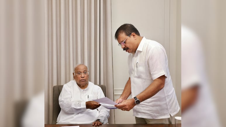 राज्यसभा के लिए कांग्रेस में नए चेहरों की दावेदारी हुई तेज, दिग्विजय सिंह खुद को कर चुके हैं अलग