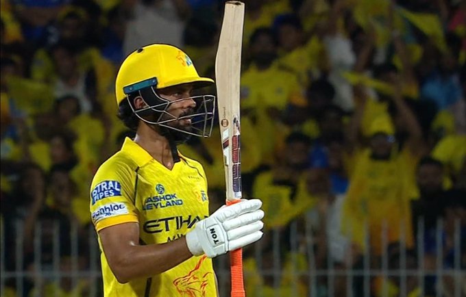 Ruturaj Gaikwad: ऋतुराज गायकवाड़ ने IPL में मचाई खलबली, धोनी का महारिकॉर्ड तोड़ रचा इतिहास