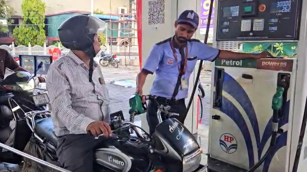 DMK Slams Fuel Price Hike, Questions Burden On Common Man