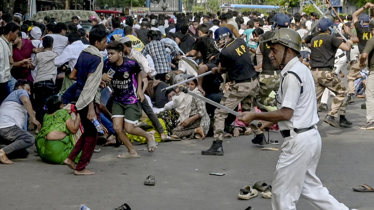 Clashes At Kolkata's Park Circus, Several Detained After Stone Pelting