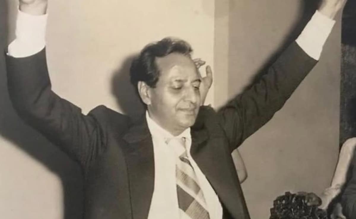 Pran Photos: कभी खतरनाक विलेन, कभी मजबूर बाप, अमिताभ बच्चन ये ज्यादा फीस लेता था ये एक्टर, पड़ता था हर हीरो पर भारी