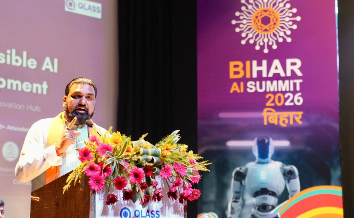 पटना की AI समिट में सीएम बोले- बिहार बनेगा विकसित राज्य, बाहर छात्रों ने किया जमकर हंगामा