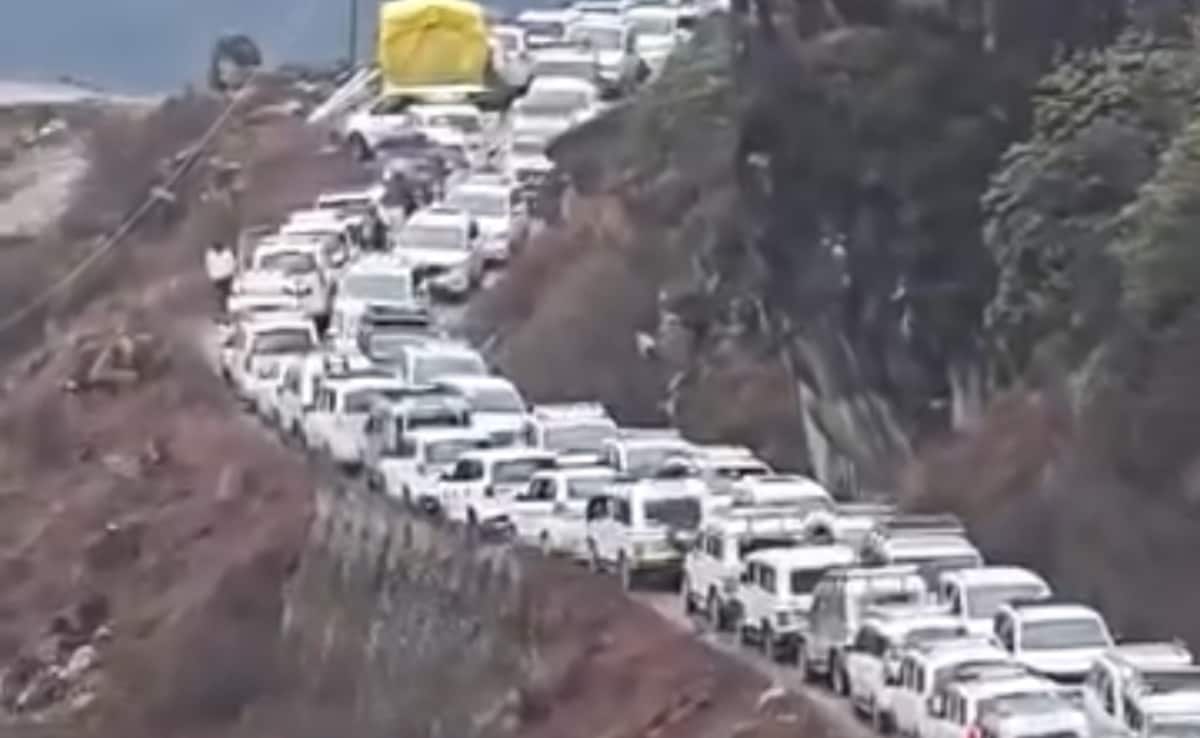 Video: Tourists Crowd Sikkim Hills, Traffic Chaos At Zero Point