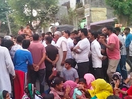 तेज रफ्तार ट्रैक्टर ने बाइक सवार मां, पिता-बेटे को कुचला: मौत, गुस्साएं परिजनों ने किया हंगामा,  ग्रामीण और पुलिस के बीच झड़प