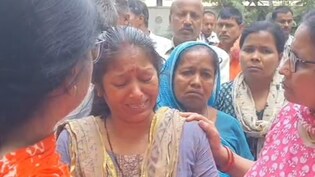 Bihar News: पटना में दिनदहाड़े बदमाशों ने मचाया आतंक, सरकारी शिक्षक को गोली मारकर लूटा बैग और मोबाइल