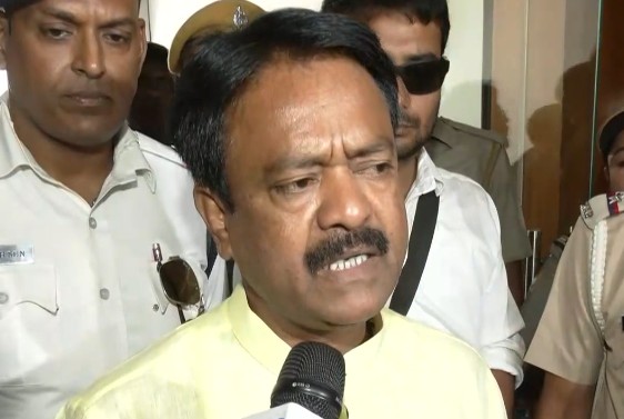 पश्चिम बंगाल में राशन से आटा हटाने का आदेश, खाद्य मंत्री बोले- एक हफ्ते में सरकार की कार्ययोजना होगी स्पष्ट