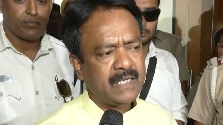 पश्चिम बंगाल में राशन से आटा हटाने का आदेश, खाद्य मंत्री बोले- एक हफ्ते में सरकार की कार्ययोजना होगी स्पष्ट