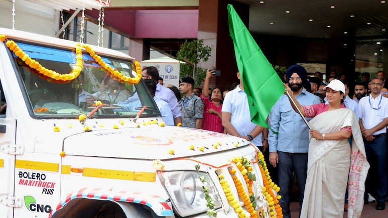 दिल्ली की सड़कों पर दौड़ेगी 'मोबाइल हीट रिलीफ वैन', जानें इसमें क्या-क्या मिलेगा और जरूरत पड़ने पर कैसे बुलाएं