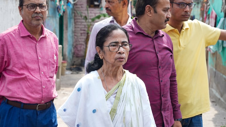 TMC में 'भूकंप'! ममता के घर बुलाई गई बैठक फ्लॉप, 80 में सिर्फ 20 विधायक पहुंचे, पार्टी में बढ़ी बगावत की आहट?