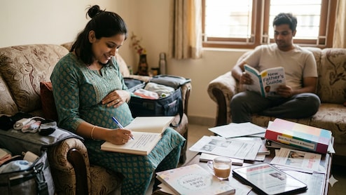 What Is A Birth Plan? Here's What Should Be On Your Checklist