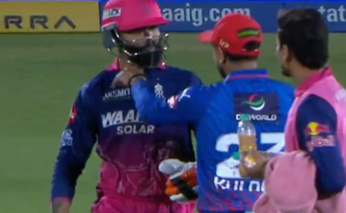 Ravindra Jadeja, Kuldeep Yadavs Viral Exchange Internet During RR vs DC Stuns Internet. Watch